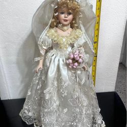 BELLA MUÑECA ANTIGUA DE PORCELANA DISEÑO NOVIA