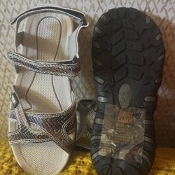Muk luk Sport Sandles