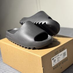YEEZY SLIDES