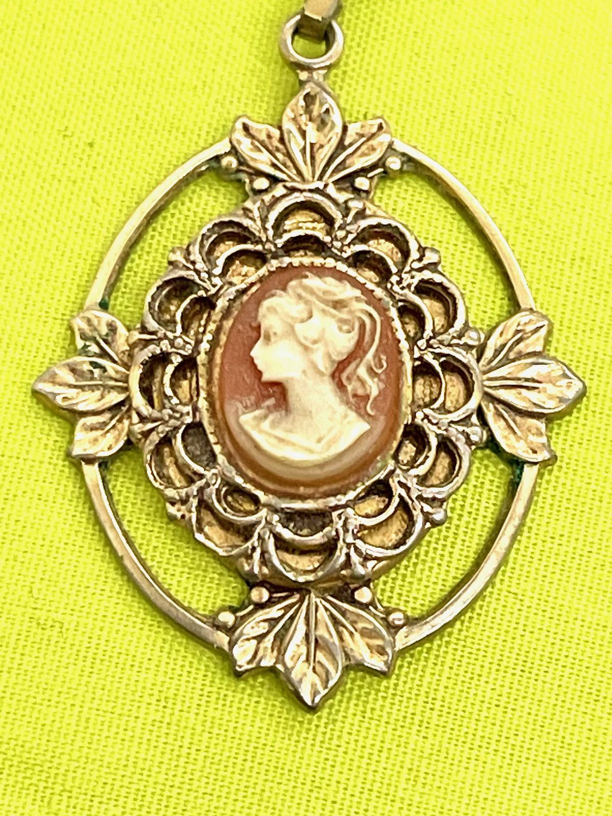Sweet Cameo Necklace