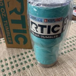 Rtic 30 Oz Tumbler Water Bottle NEW PRICE DROP GIFT! 