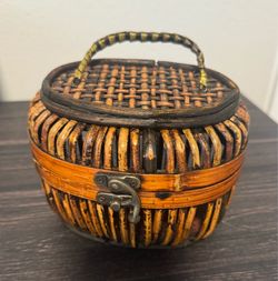 vintage, unbranded, oval-shaped woven bamboo and wicker trinket box