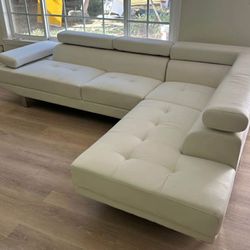 New 105x77 Leather Sectional Couch / Free Delivery 