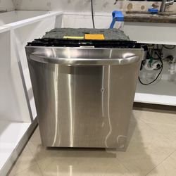 GE Built-In Dishwasher with Hidden Controls