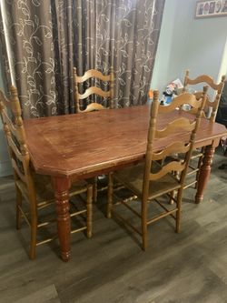 Dinner Table / Mesa Comedor