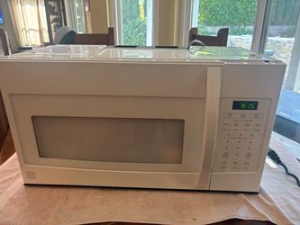 GRATIS Kenmore Over-the-Range Microwave White