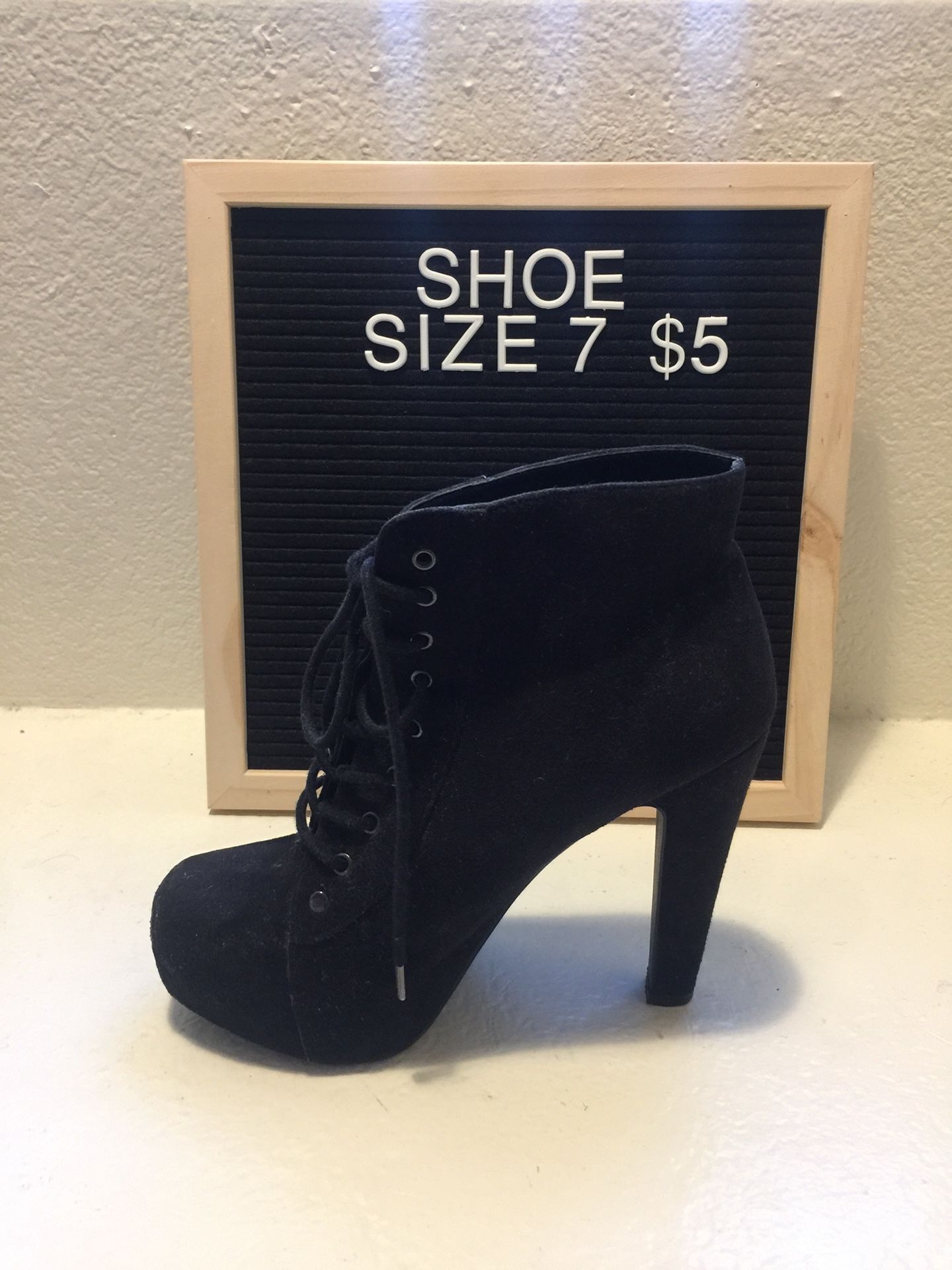 Laced heel