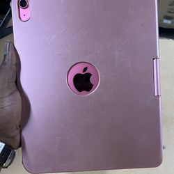 APPLE IPAD 10TH GEN W/CASE LITTLE CRACK ON SCREEN SELLING FOR $259‼️