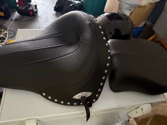 Harley-Davidson Genuine OEM seat Heritage Softail Classic with passenger seat
