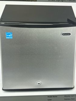 Whynter1.1 Cubic Feet Mini Freezer with Lock