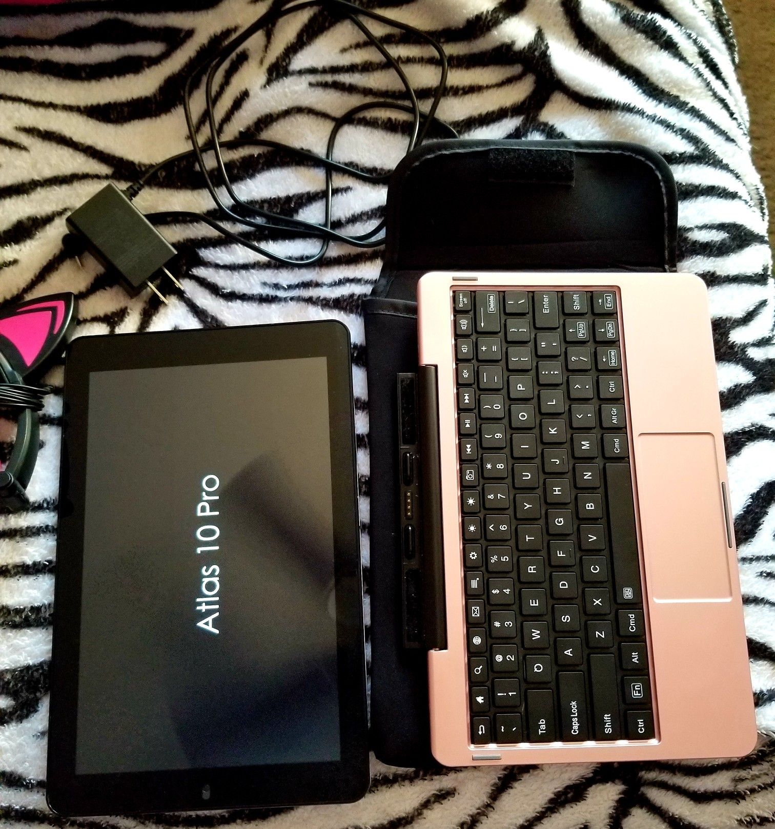RCA Atlas 10 Pro Premier 10" inch Android tablet detachable keyboard carry case light up cat headphones 32gb