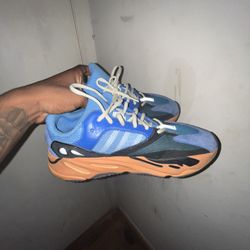 Yeezy Boost 700 “Bright Blue” – Size 11.5