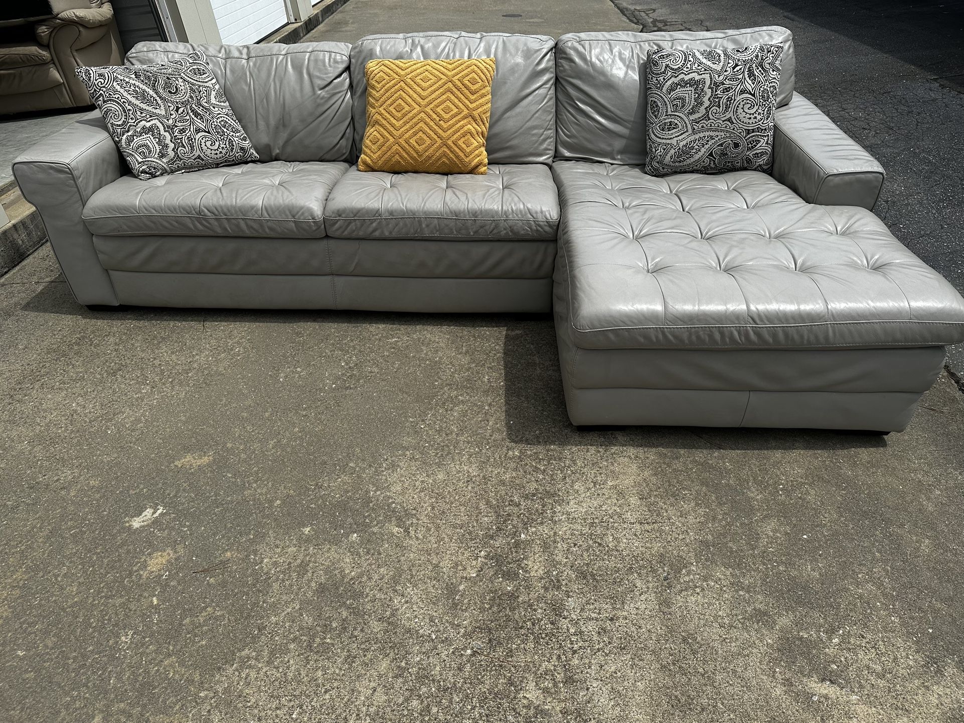 FREE Delivery Havertys Leather Sectional Couch for Sale in Clayton