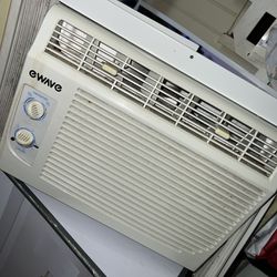 Slightly Used Non Smoker 5000 BTU Air conditioner 