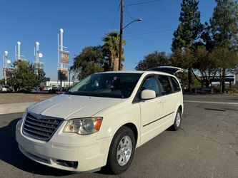 2010 Chrysler Town & Country