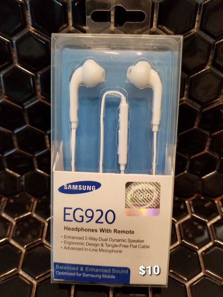 Skullcandy Samsung JVC Apple iPhone
Aux earbuds headphones ear bud many different types of Earbuds available Bz1