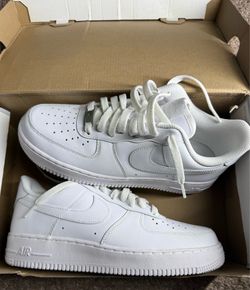 White Air Force 1’s Men’s size 8