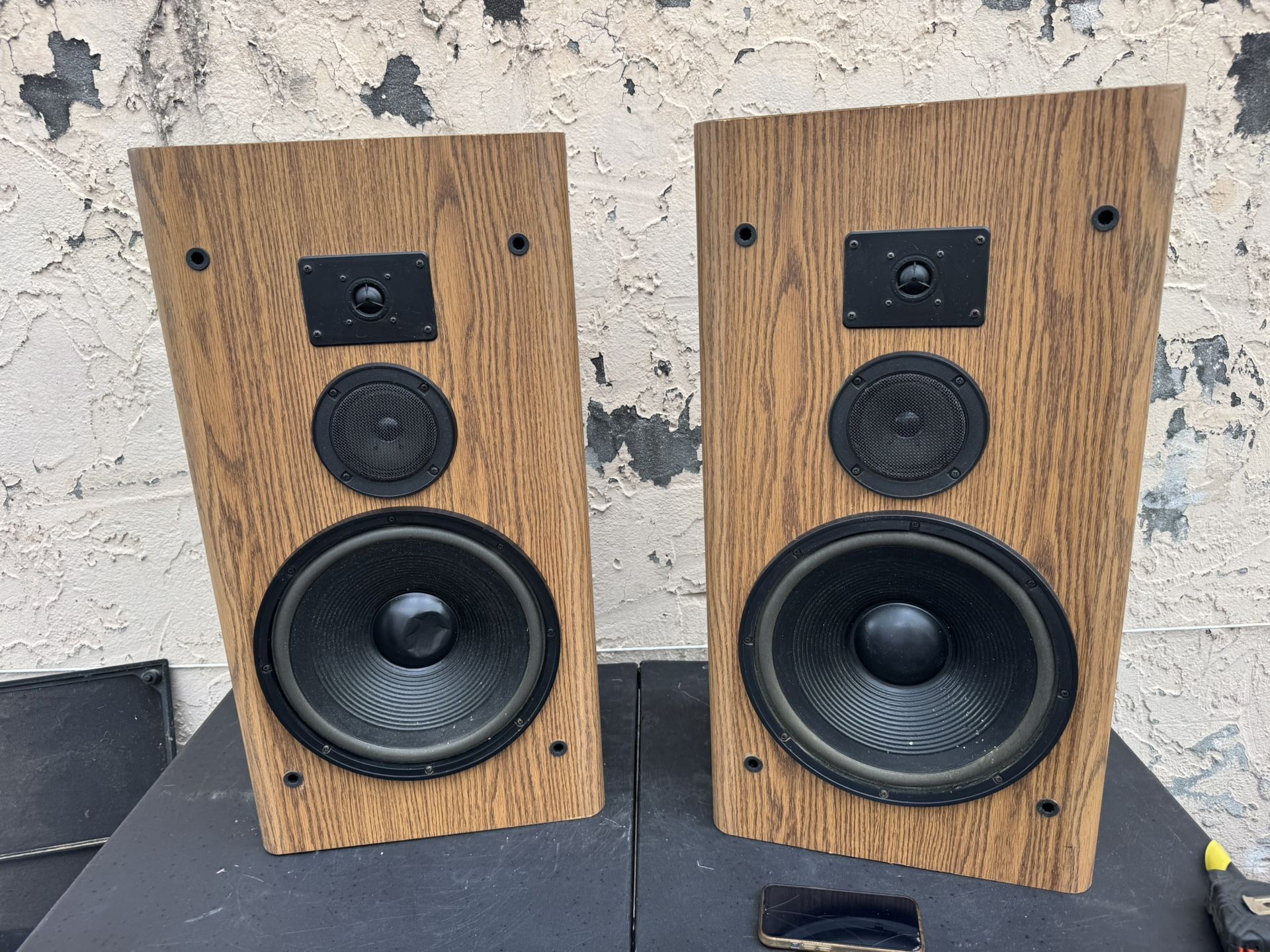 KLH AV-4001 Speakers