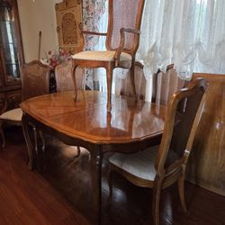 Thomasville Kitchen Table