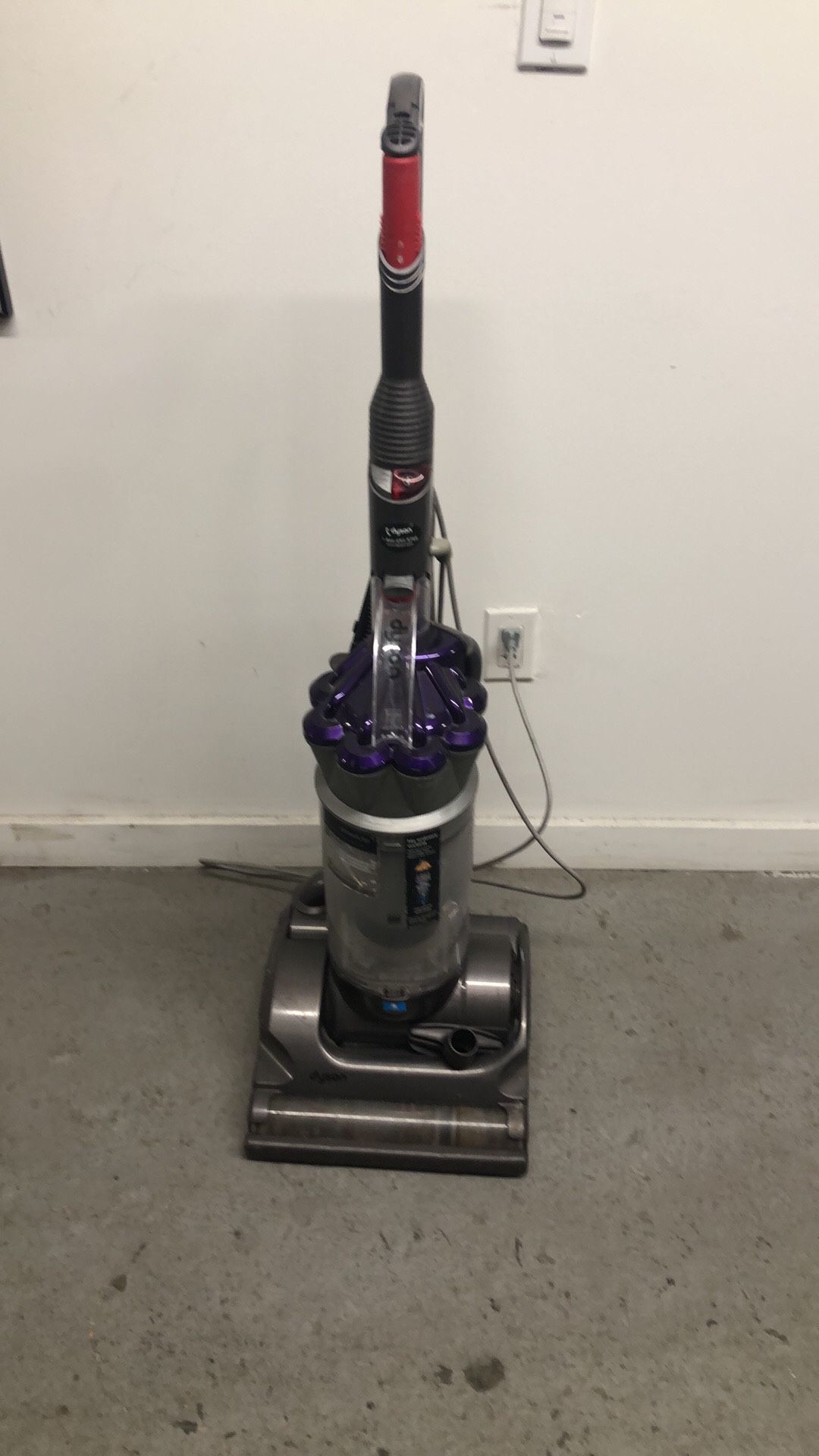Strong good condition Dyson vacuum work great