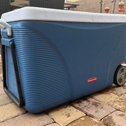 Rubbermaid Cooler with Wheels and Tow Handle