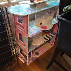 Doll Houses 