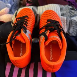 Soccer shoes