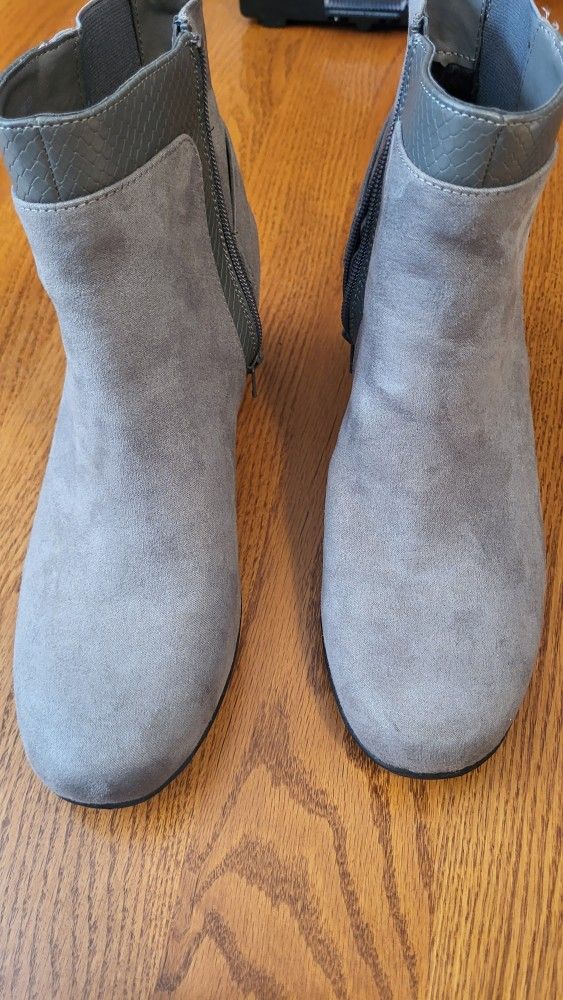 Croft And Barrow Grey Zip Up Low Boots Size 10