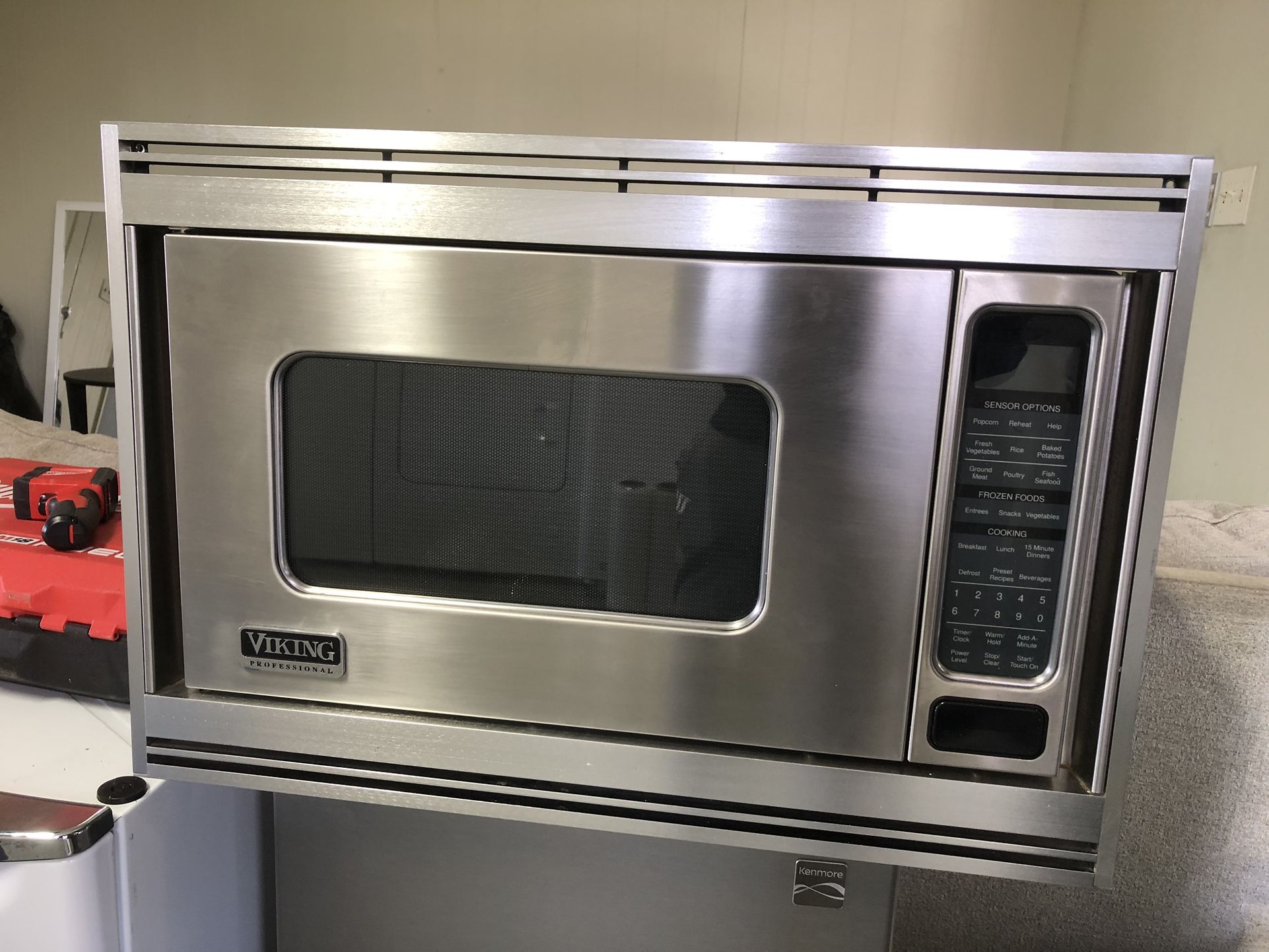 Viking 27” Built In Microwave With Trim Kit 