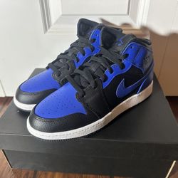 Air Jordan 1 Mid Hyper Royal GS Youth Size 6.5 DEADSTOCK