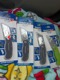 4 utility knives