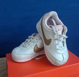 Nike Toddler Sneakers SIZE 4C