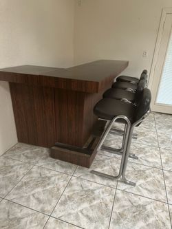 Large Bar & 4 Bar Stools