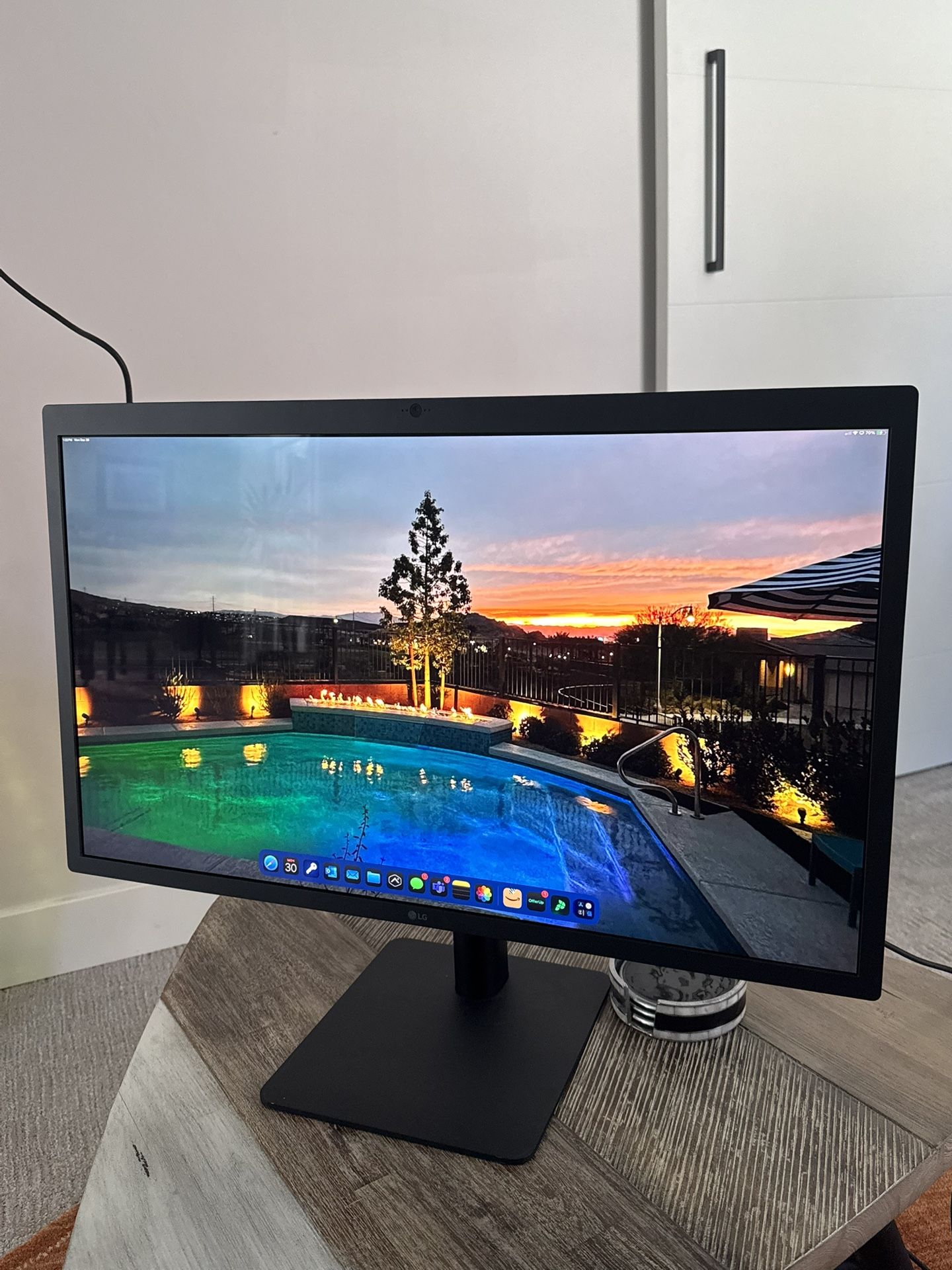 LG UltraFine 5K  27-inch Monitor With Video And Microphone - 27MD5KLB-B 27" 16:9 5K IPS 