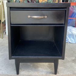Med Century Broyhill Nightstand/End Table