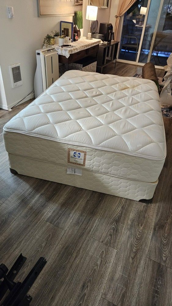 Free Full Bed / Bed Spring / Bed Frame
