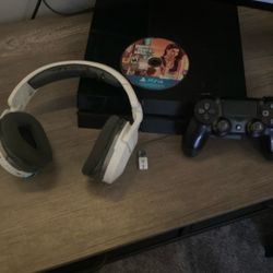 PS4 With Headset And GTA5 Disc 