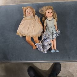 2 Old Dolls 