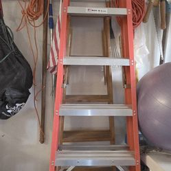 Werner 8' Fiberglass Step Ladder - Type IA 300lb Rating (Excellent)