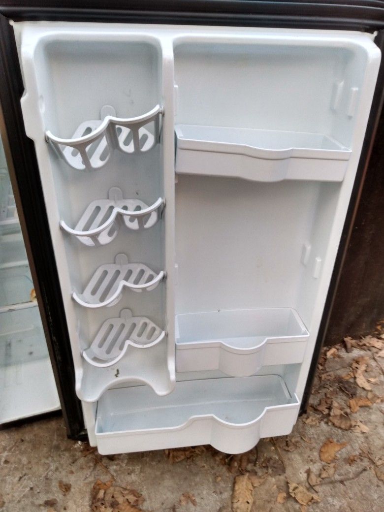 Full Mini Fridge (No Freezer) for Sale in San Jose, CA - OfferUp