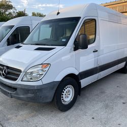 2011 MERCEDES BENZ 2500 SPRINTER Turbo Diesel Van 