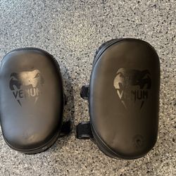 Venum Light Kick Pads (Pair)