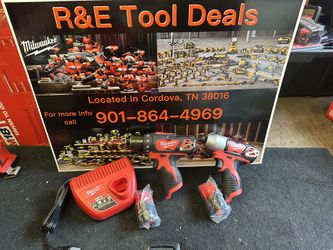 Milwaukee M12 12V Lithium-Ion Cordless Drill Driver/Impact Driver Combo Kit with Two 1.5Ah Batteries, Charger and Bag (2-Tool)