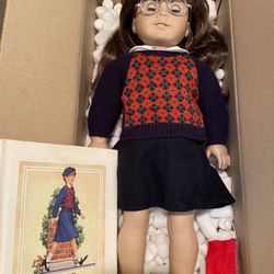 Molly - American Girl Doll-Great Holiday Gift 