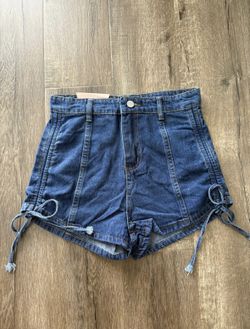 NEW WITH TAG Y2K LACE UP SHORTS