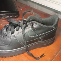 Size:6y Air Force 1 Black $60