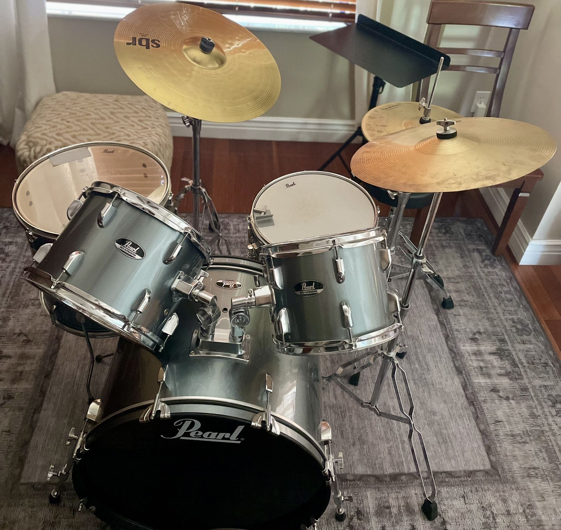 Pearl Roadshow Complete 5Piece Drum Set With Hardware and Cymbals