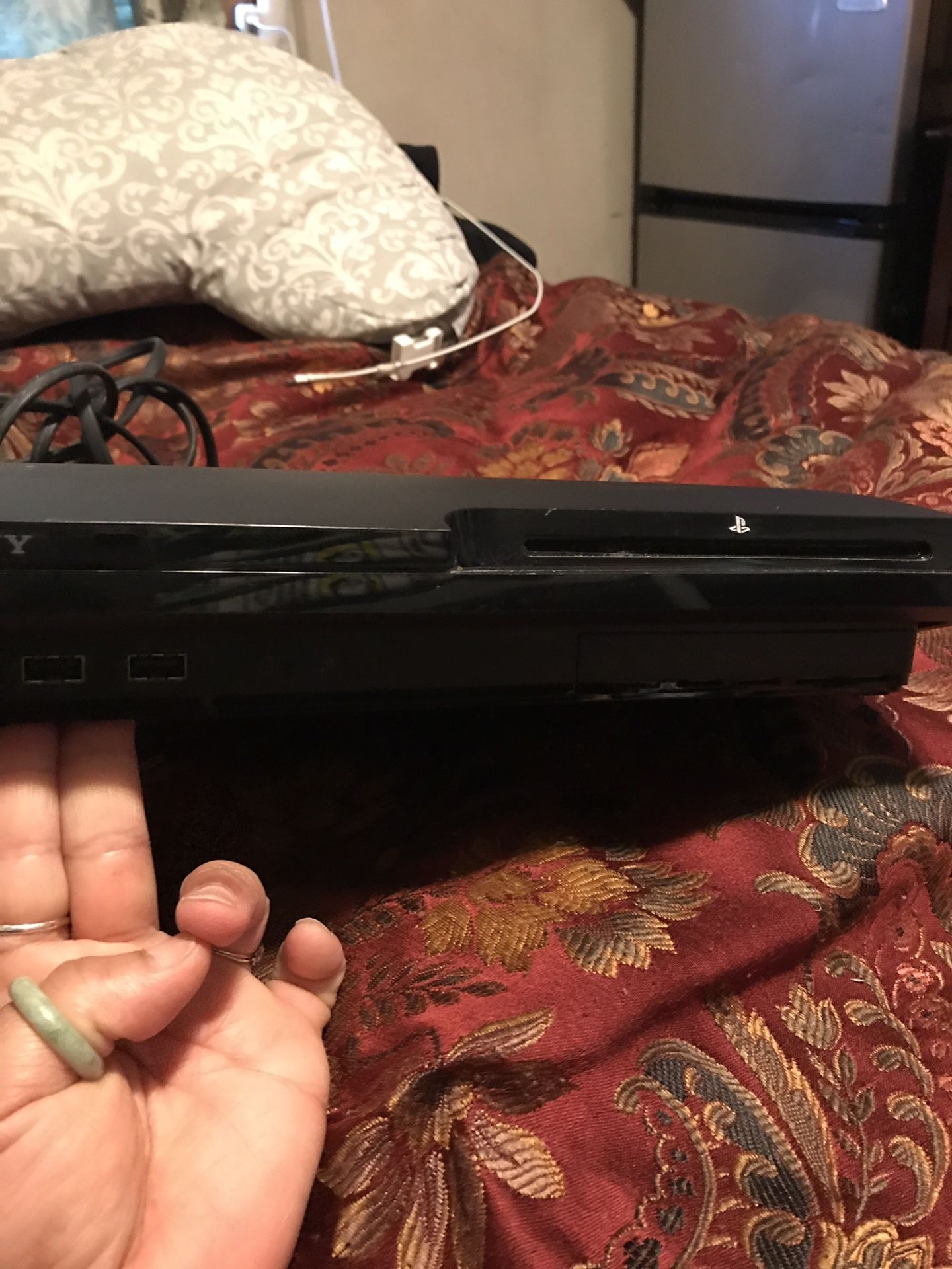 Used ps3 , comes with wire // no controller