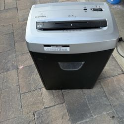 Paper shredder