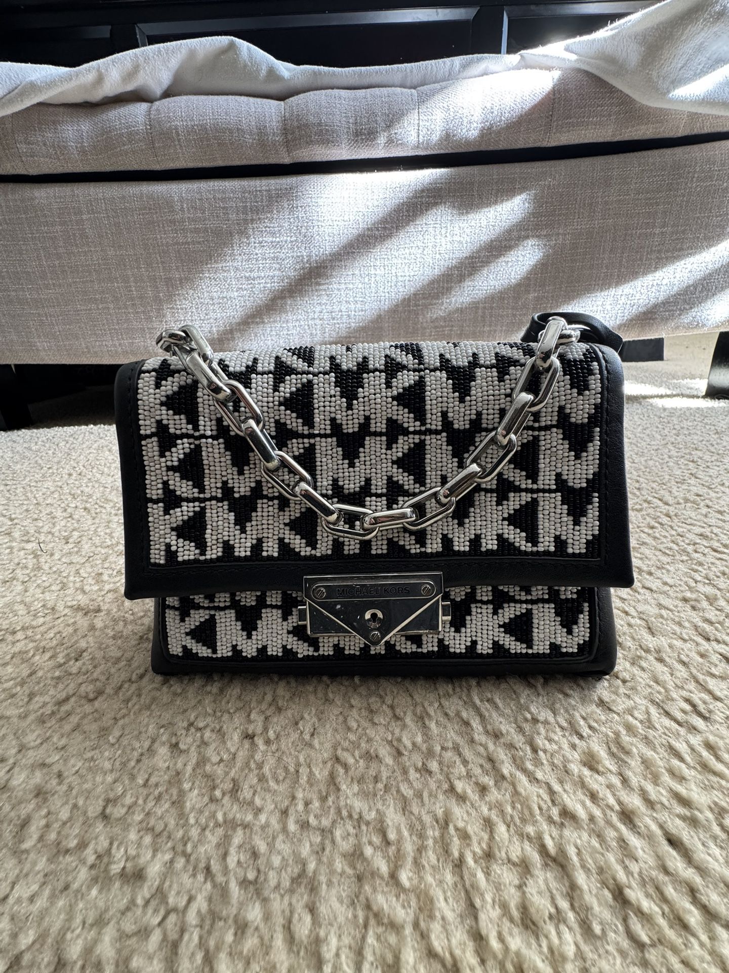 MICHAEL KORS BLACK AND WHITE PURSE!